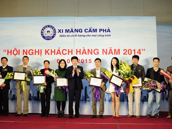 Xi măng Cẩm Phả tổ chức hội nghị khách hàng năm 2014 tại miền Bắc và miền Nam