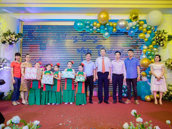 Gia đình Xi măng Cẩm Phả vui cùng các con trong đêm hội trăng rằm 2020
