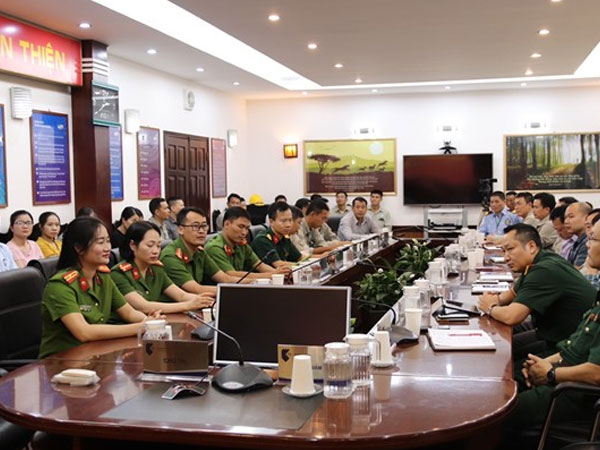 Công an phường Cẩm Thạch: Tổ chức kiểm tra hiệu quả hoạt động mô hình "Đảm bảo ANTT khu chung cư CBCNV nhà máy xi măng Cẩm phả"